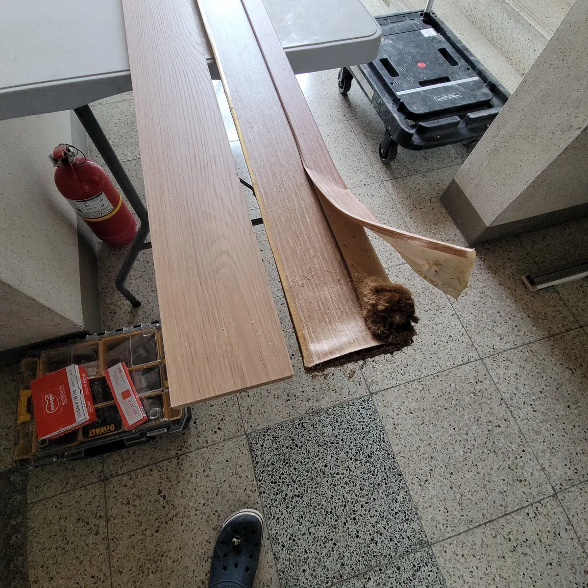 새 몰딩 제작 교체 작업 진행