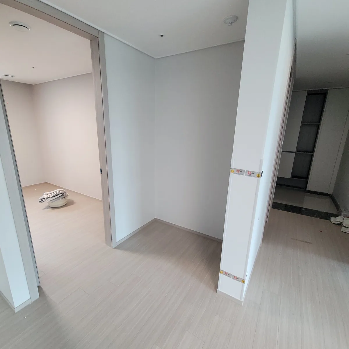 공간 막는 문 달아 펜트리 벽장 만들기